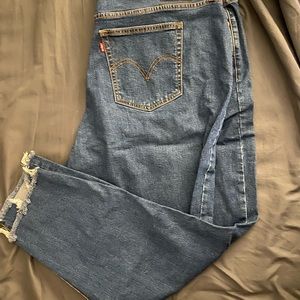 Levi’s Wedgie Skinny with button fly in size 24
